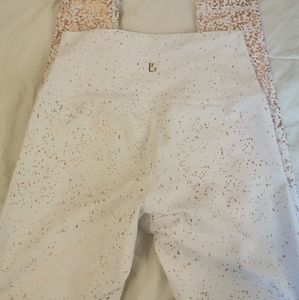 Buffbunny White Rose Leggings